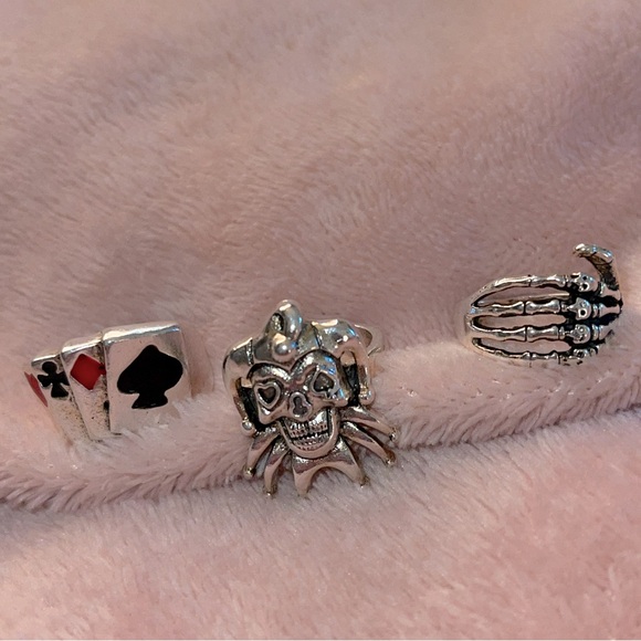 Statement Rings - Jester Skull Skeleton Hand Card Suits - Mixed Sizes - Picture 1 of 8